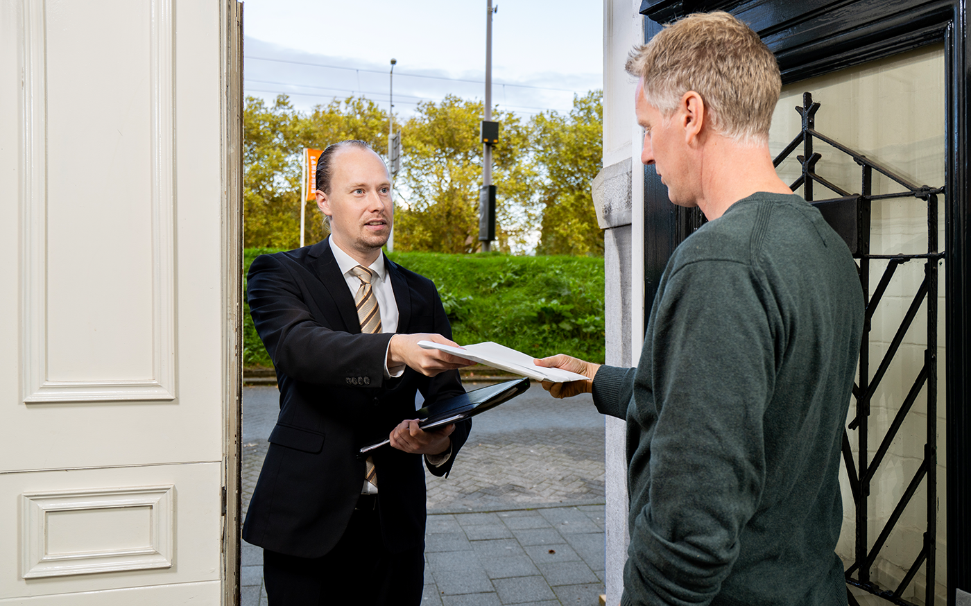 Deurwaarder inschakelen als particulier. Zo werkt het.